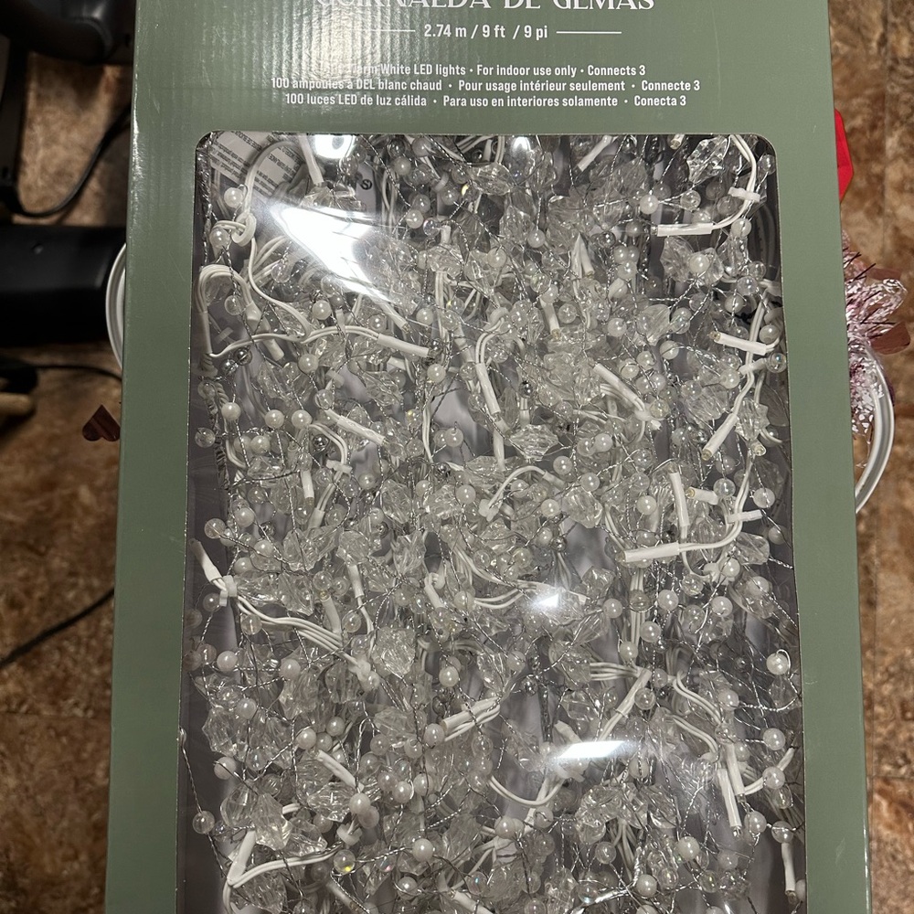 Brand New In A Box 9 Ft Long / 100 Warm White LED Lights